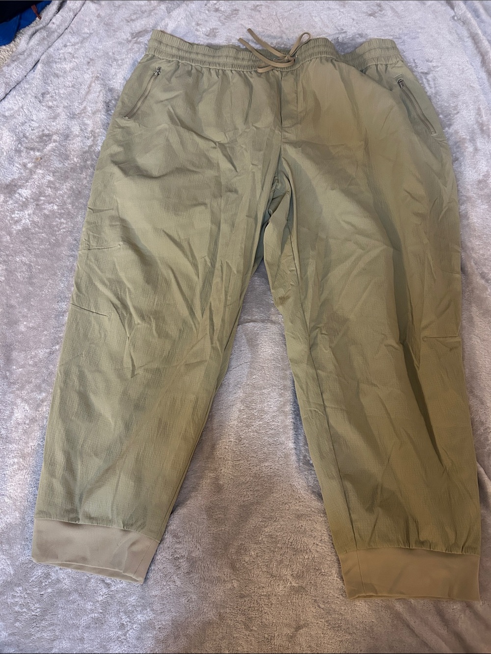 Athleta Trekkie relaxed mid-rise jogger in flax